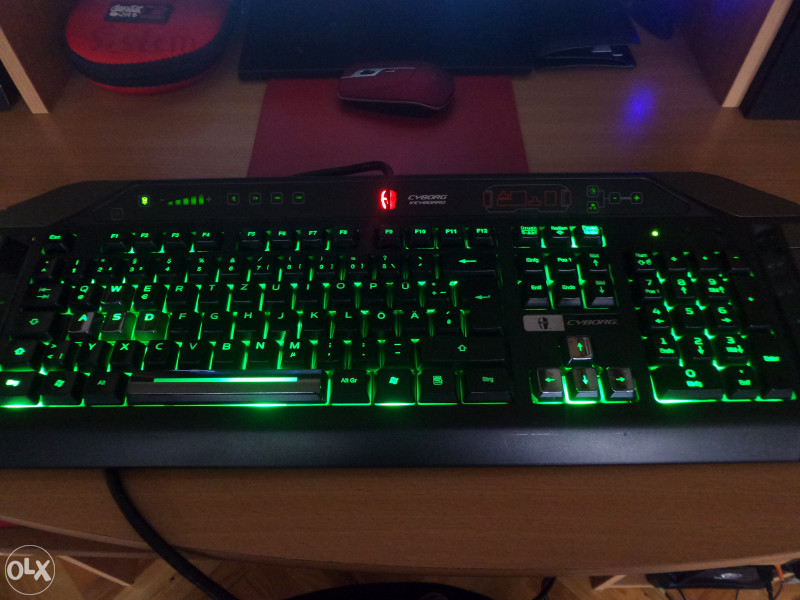 Mad Catz C.Y.B.O.R.G. V.7 Gaming Keyboard for PC