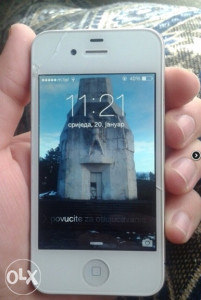 iPhone 4,napuklo staklo displeja, 8GB