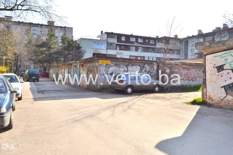 Garaža pored Mellain centra i Mikrostanice, Bulevar