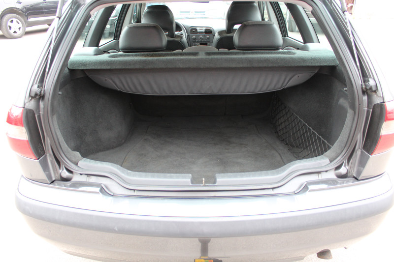 * Volvo V40 1.9 Dizel -RASPRODAJA-