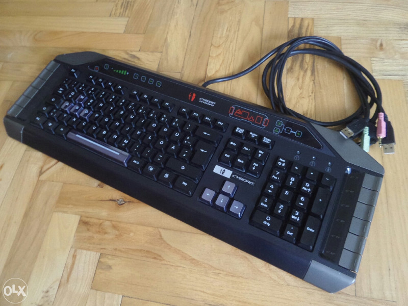 Mad Catz C.Y.B.O.R.G. V.7 Gaming Keyboard for PC