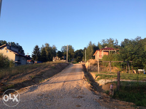 Plac u prnjavoru nove slike
