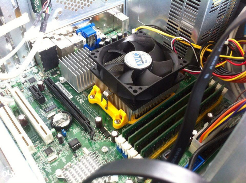 Racunar ACER M3203,AMD athlon ll 2,70 X2,4gb ram..