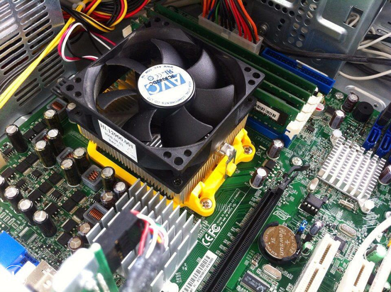 Racunar ACER M3203,AMD athlon ll 2,70 X2,4gb ram..